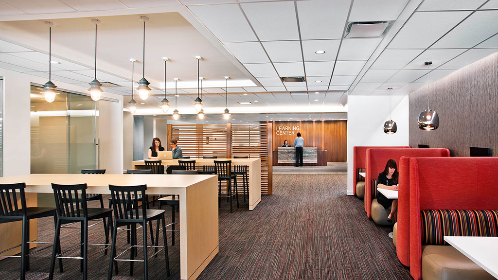 A group of people in a restaurant.