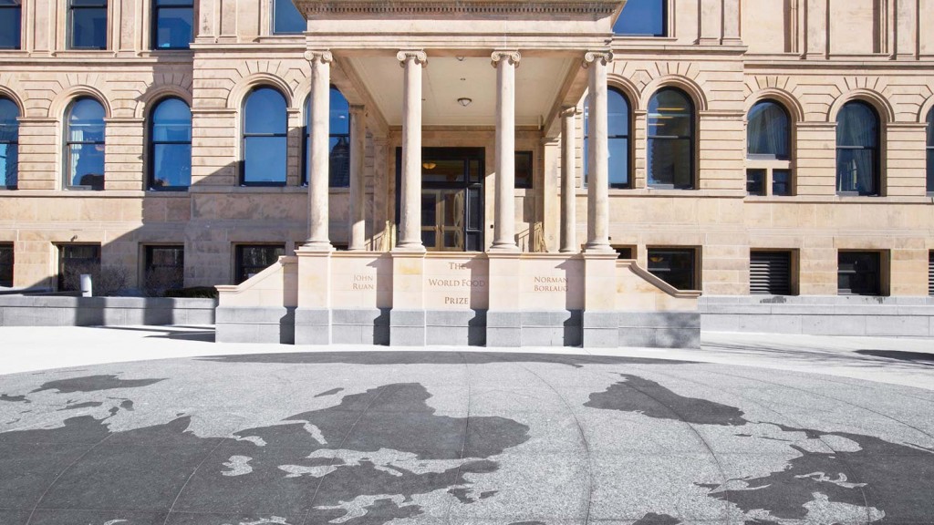 A building with columns and a courtyard.
