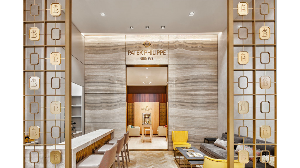 A room with a bed and chairs.