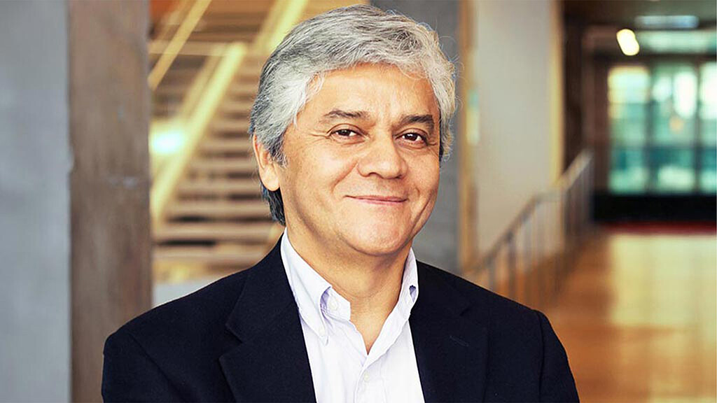 Carlos Cubillos headshot