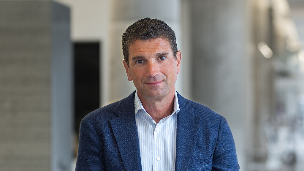 Luis Santi-Merayo headshot