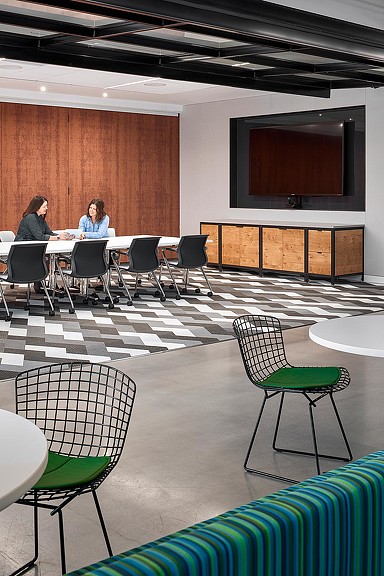 A room with chairs and tables.