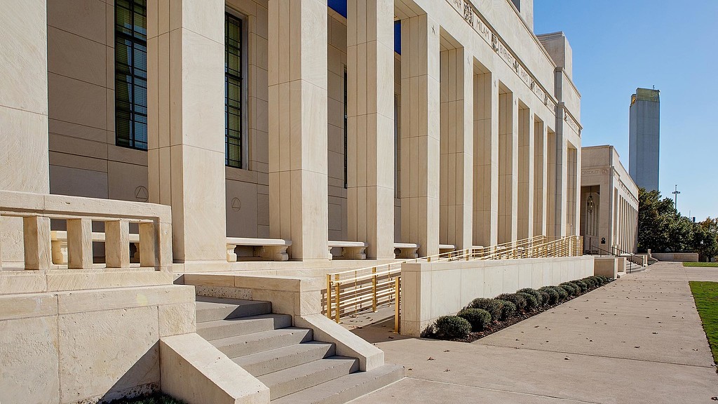 A building with pillars.