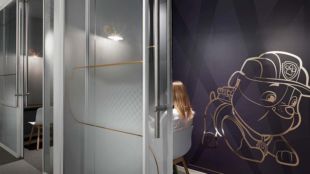 Spin Master phone room and cartoon graphics