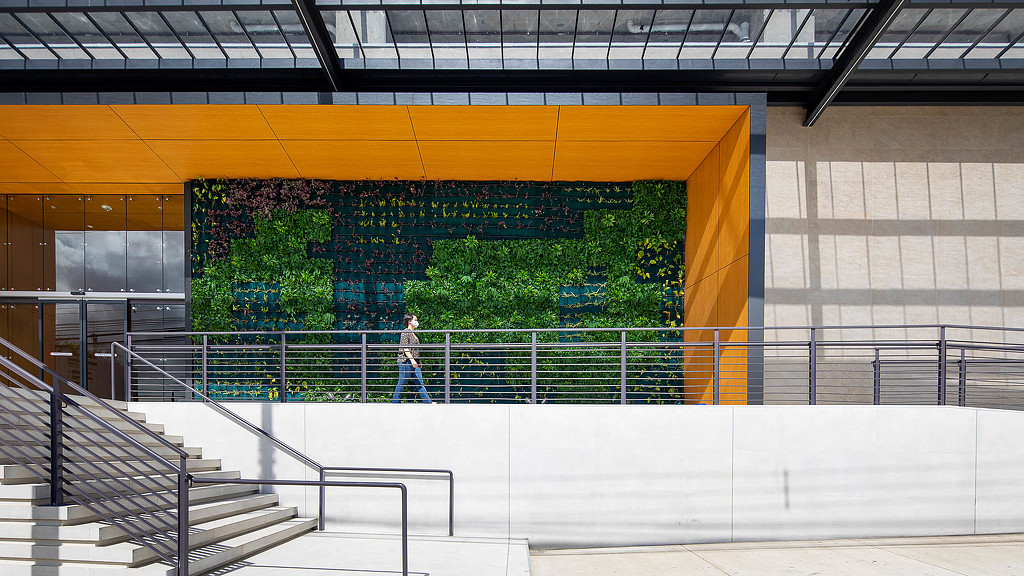 Torre Universal office outdoor stairs