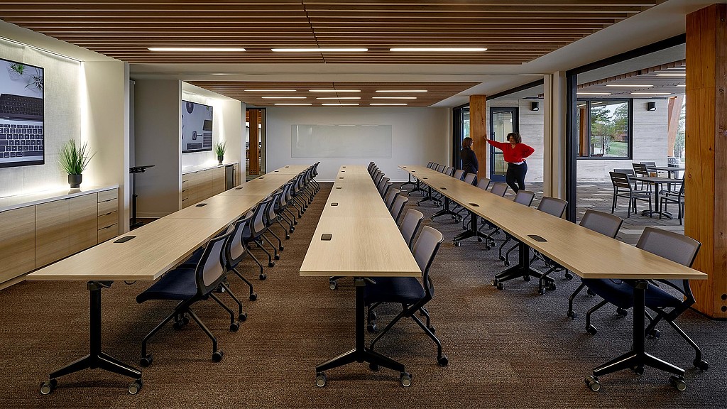 First United Bank Sherman Regional Headquarters open meeting room
