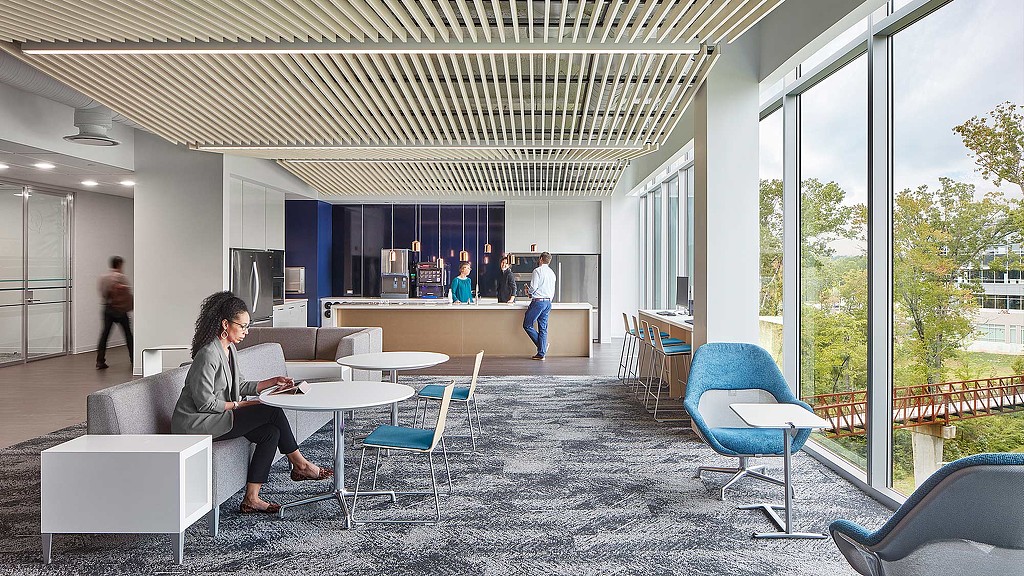 Financial services workplace common area and cafe