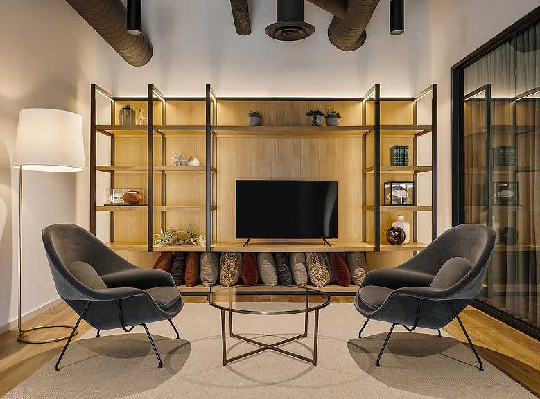 Barnes & Thornburg San Diego office lounge seating with wall decor