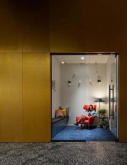 545wyn private meeting room.