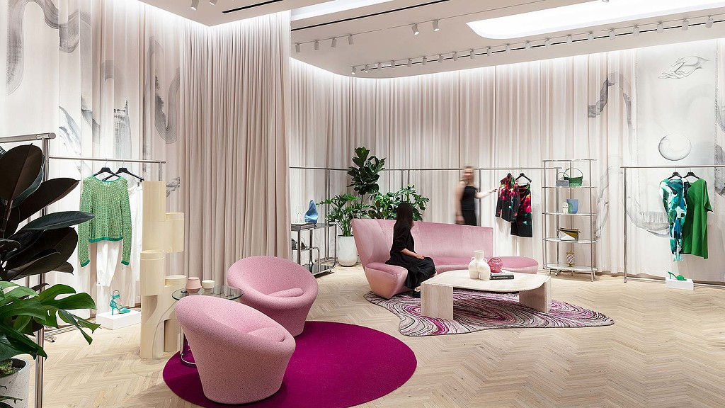 Holt Renfrew The Studio fitting room