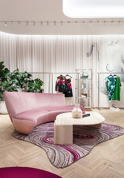 Holt Renfrew The Studio fitting room