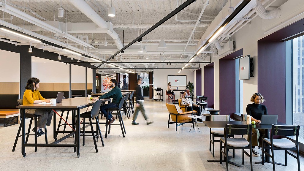 Open collaboration space in the JLL workspace