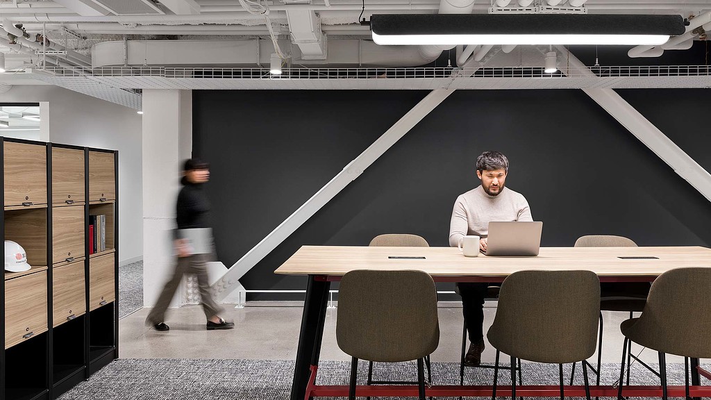 Open table collaboration space at JLL workplace