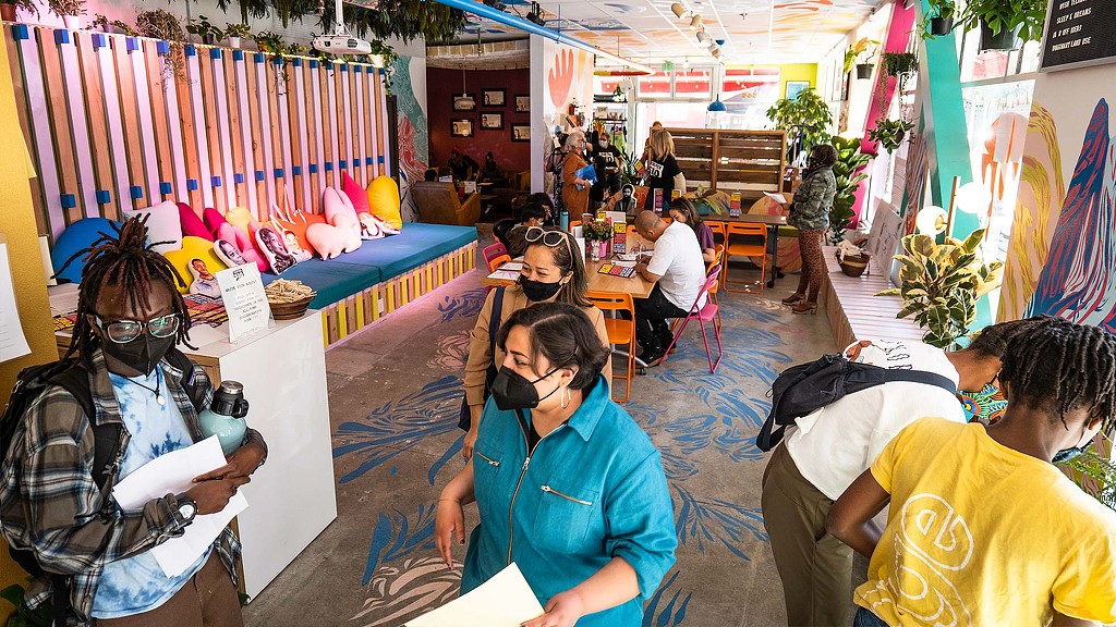 Chapter 510 Swan's Market writing center