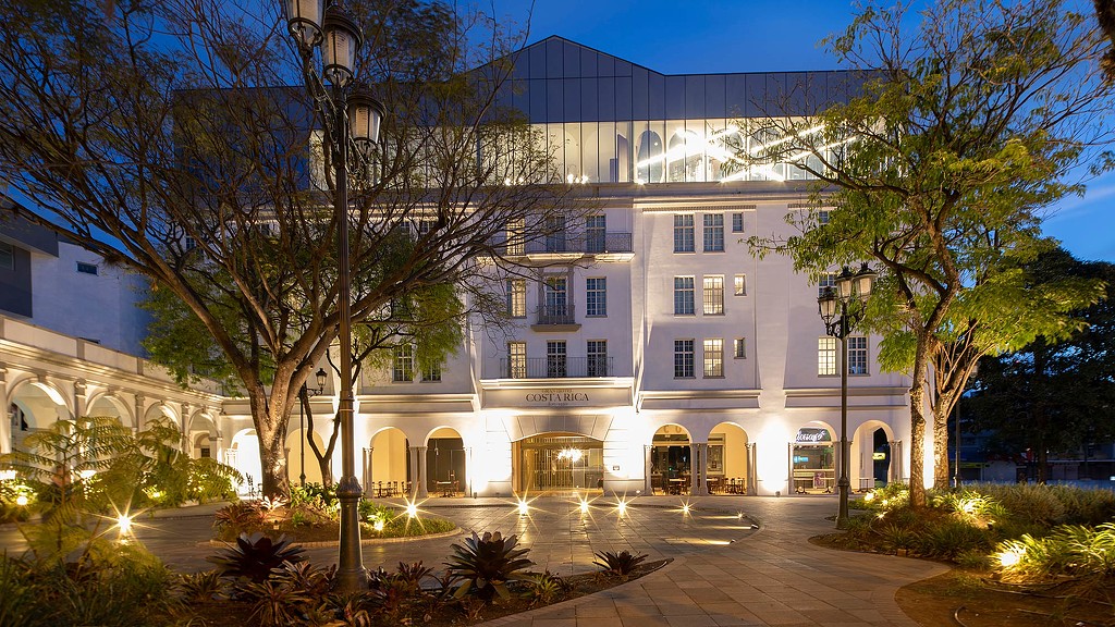 Gran Hotel Costa Rica building entrance at night