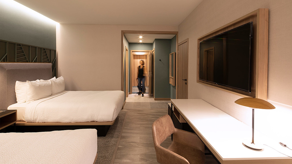 A guest walking into Marriott Courtyard Santo Domingo room
