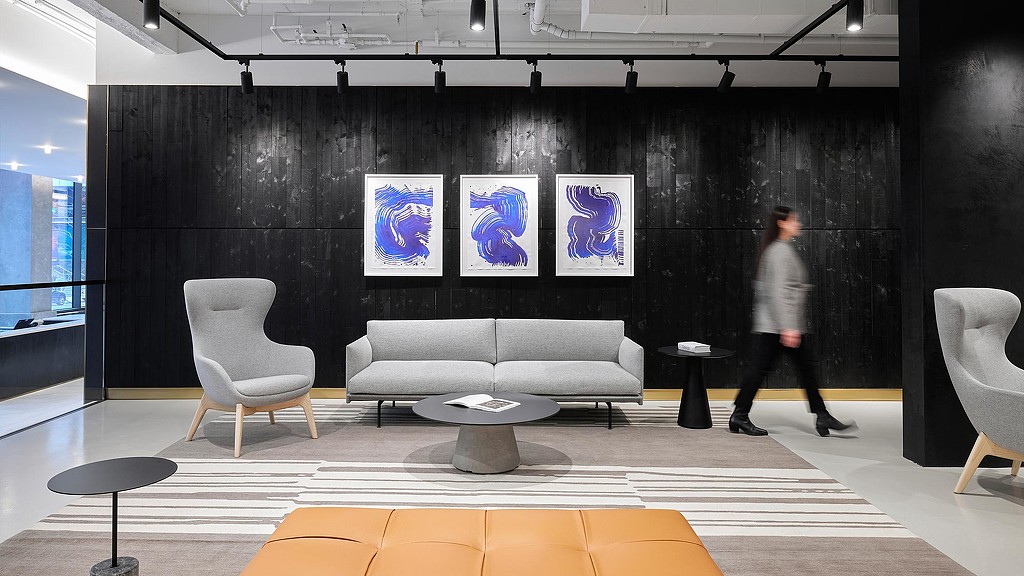 1735 N Lynn St lounge