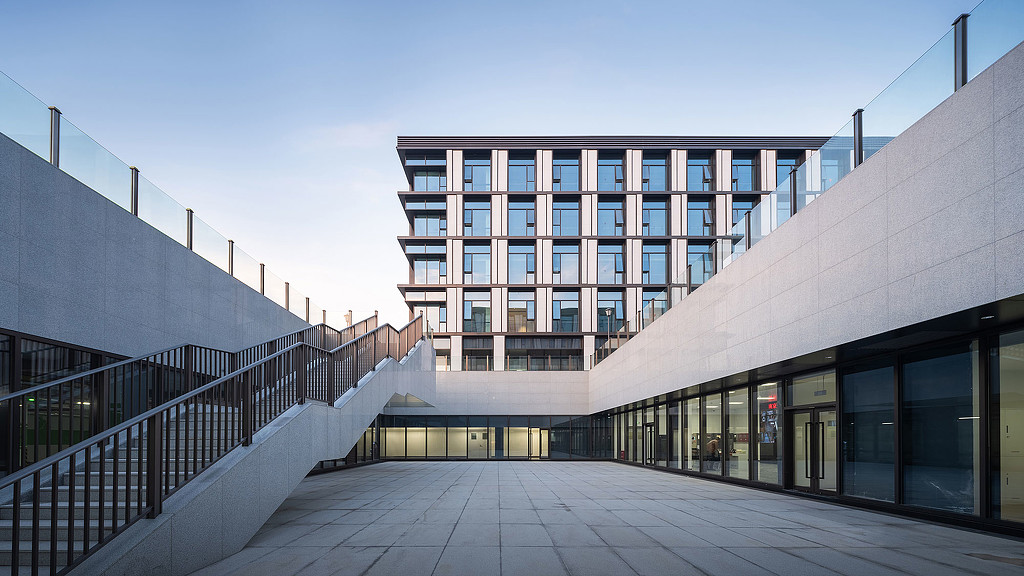 Nanjing Tianyinshan Hospital exterior and stairs