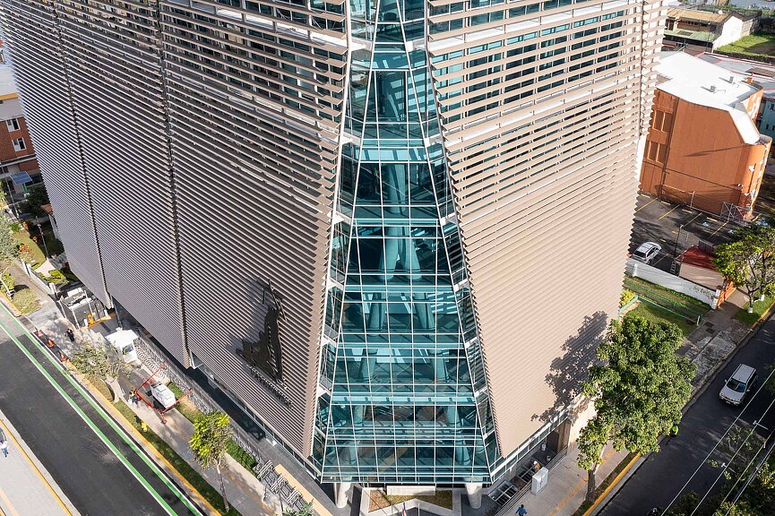Torre Judicial building corner