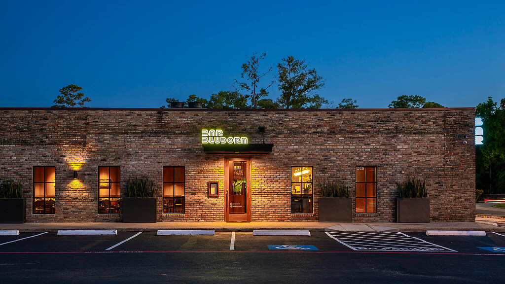 Bar Bludorn exterior in the evening