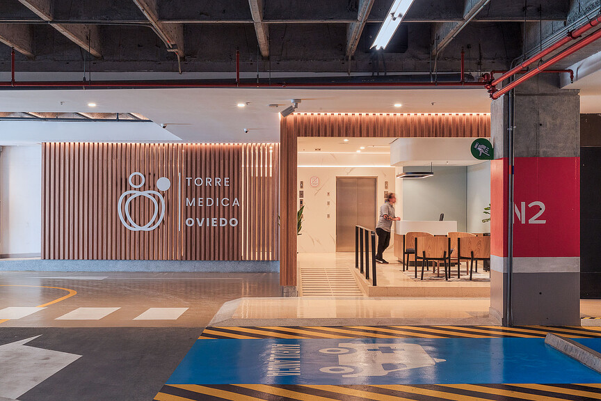 Oviedo Medical Tower parking garage