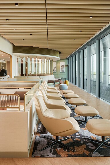 A room with chairs and tables.