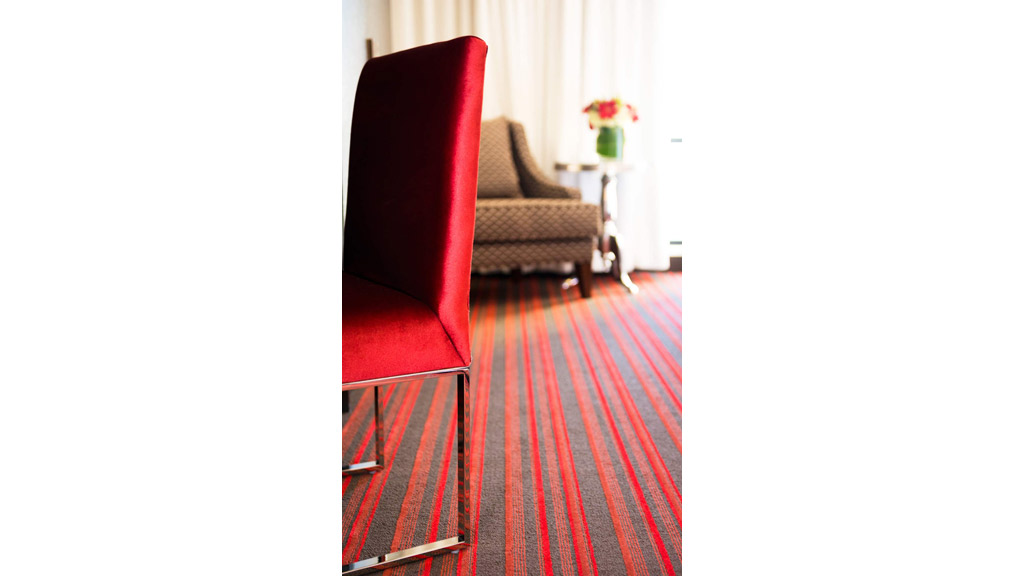 A couple of chairs in a room.