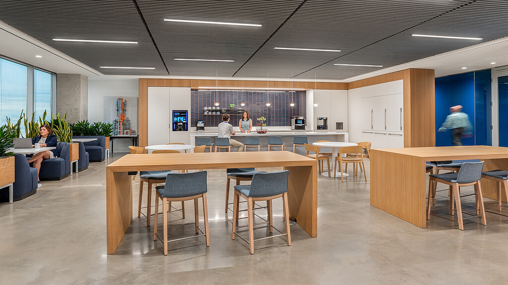 A room with tables and chairs.