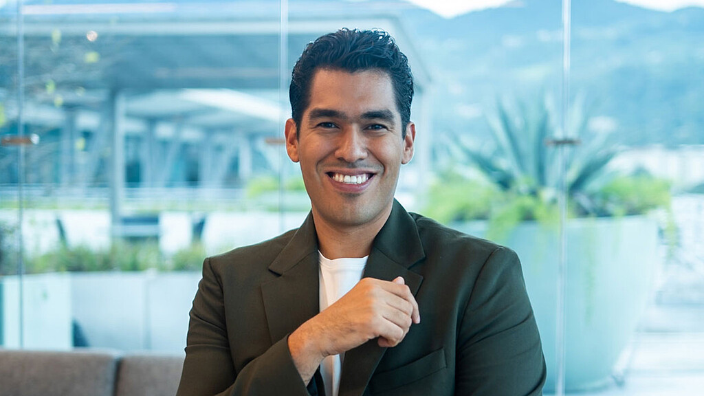 Mauricio Valenzuela headshot