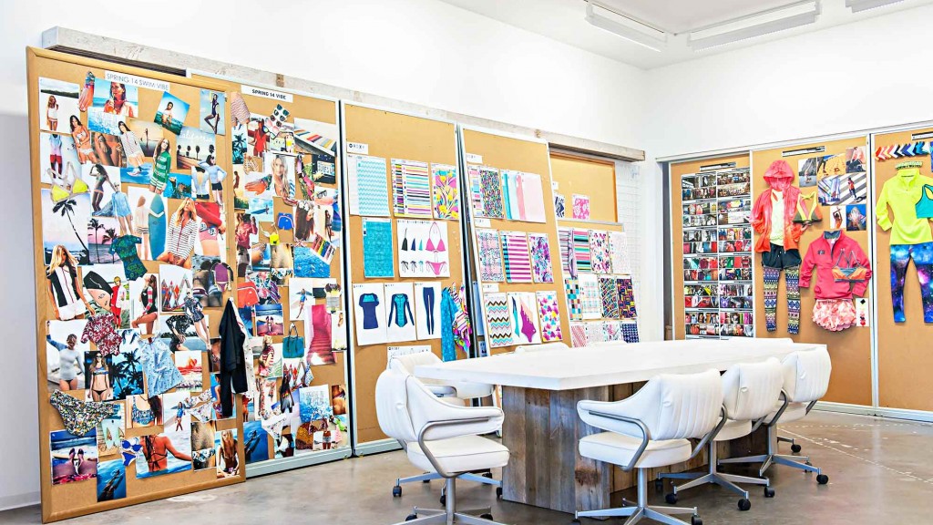 A room with a table and chairs.