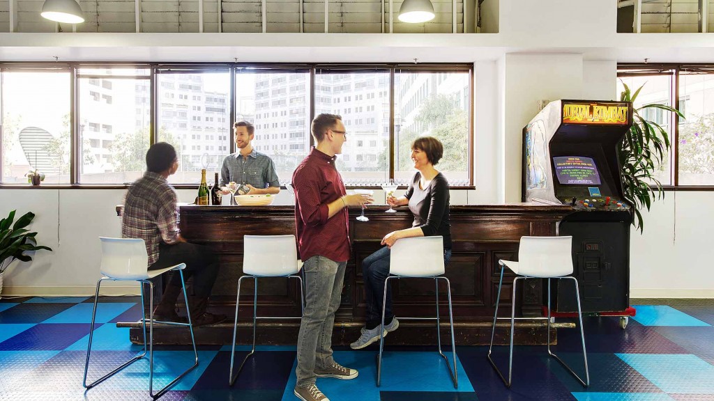 A group of people sitting at a bar.