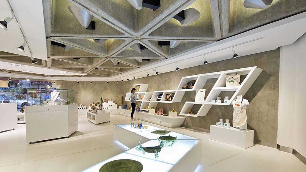 A large room with a large white floor and a large white ceiling.