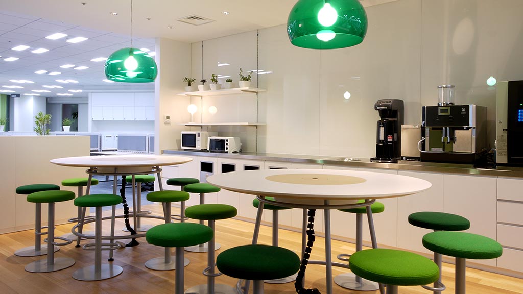 A room with stools and a table with lights.