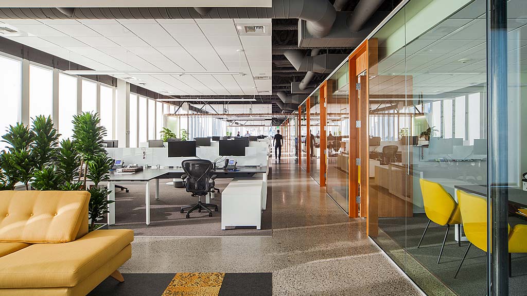 A room with a few chairs and a desk with a computer.