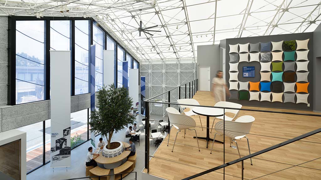 A room with a glass ceiling and tables and chairs.