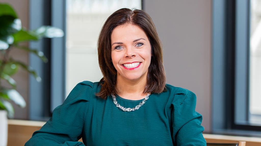 Deanne Erpelding headshot