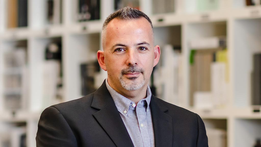 Steven Velegrinis headshot