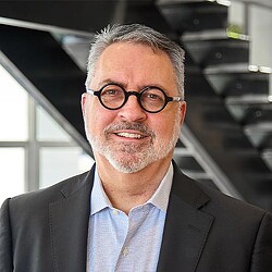 Barry Hand headshot