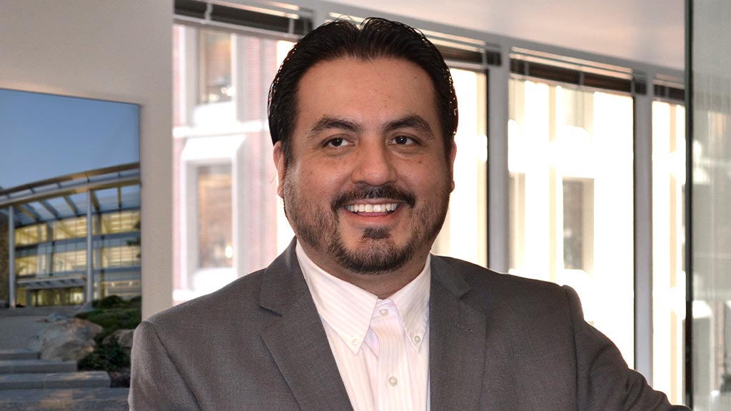 Alejandro Soto headshot