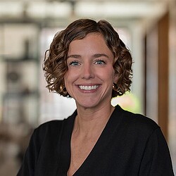 Sarah Brengarth headshot
