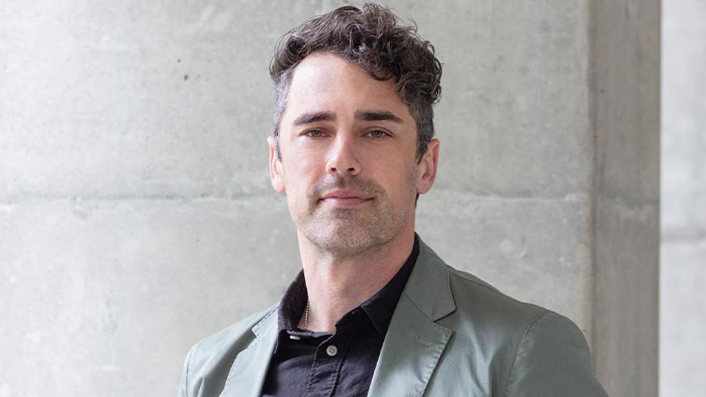 Jacob Simons headshot