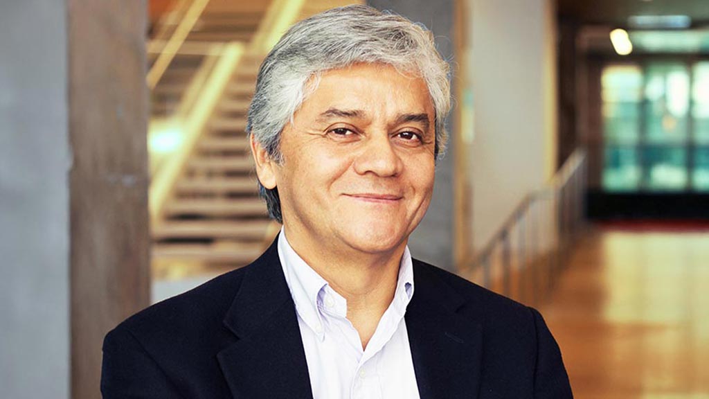 Carlos Cubillos headshot