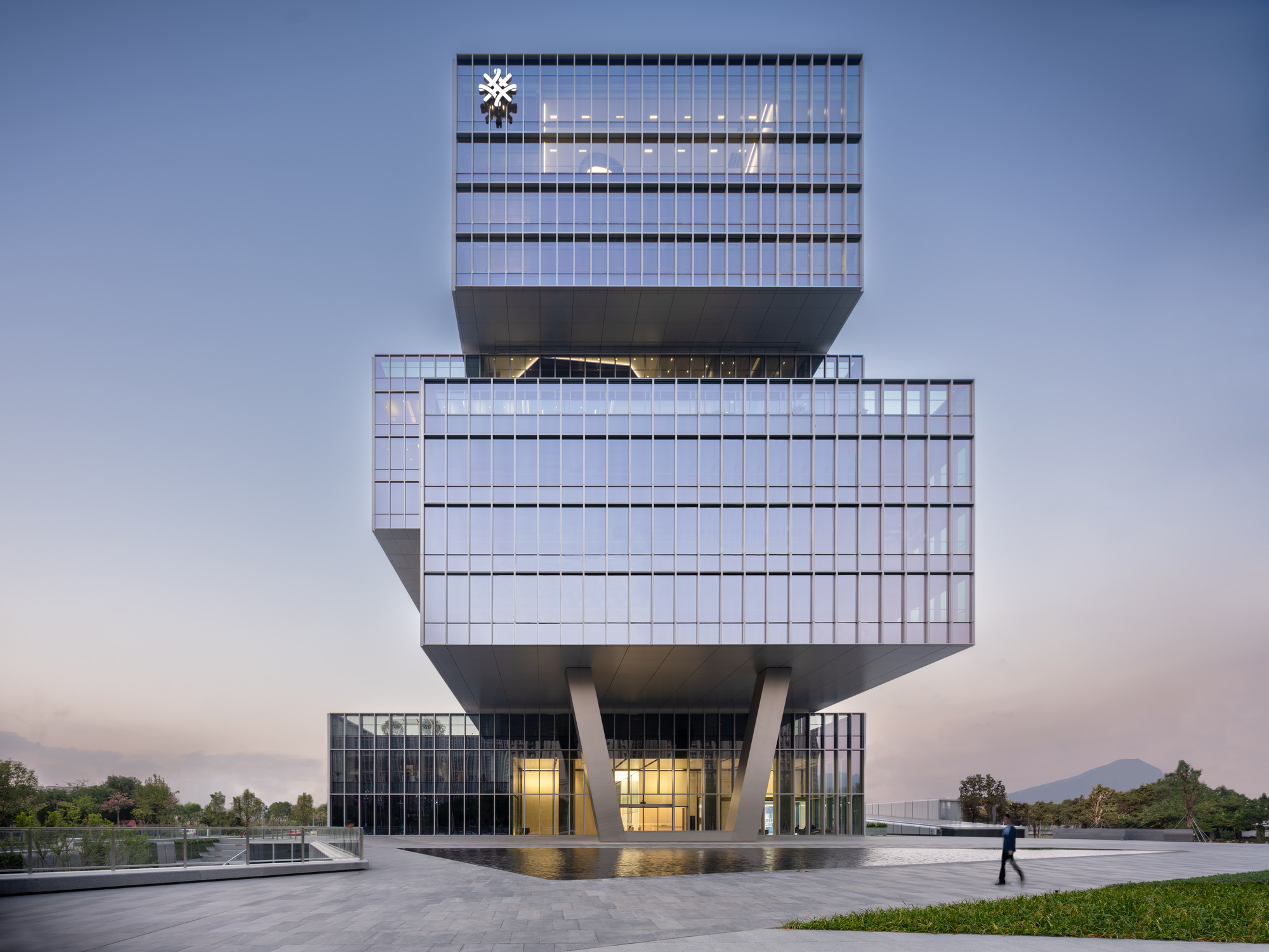 A building with a glass front.