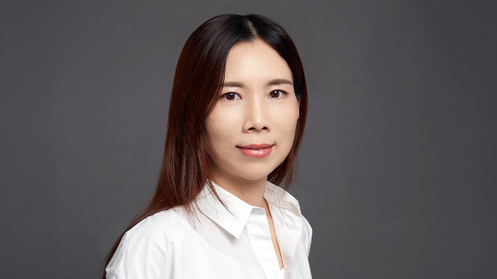 Julia Chang headshot