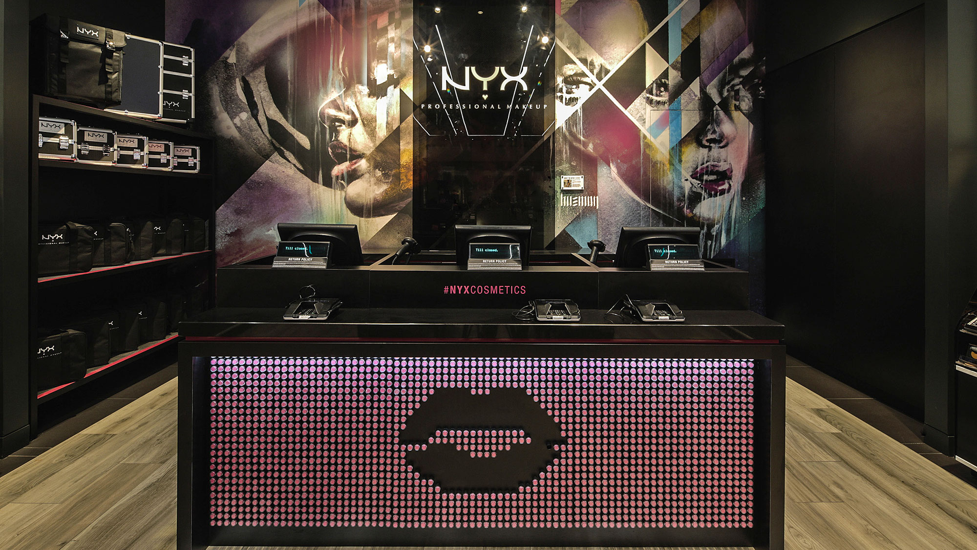 A record player with a record on it.