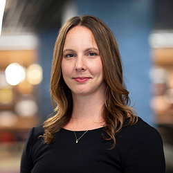 Laura Gralnick headshot