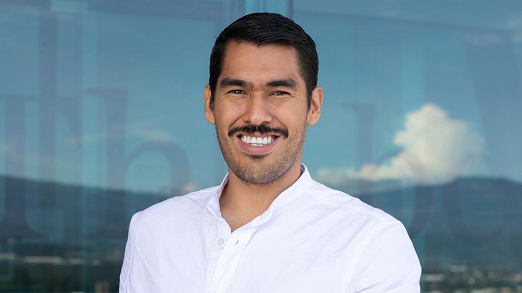 Mauricio Valenzuela headshot