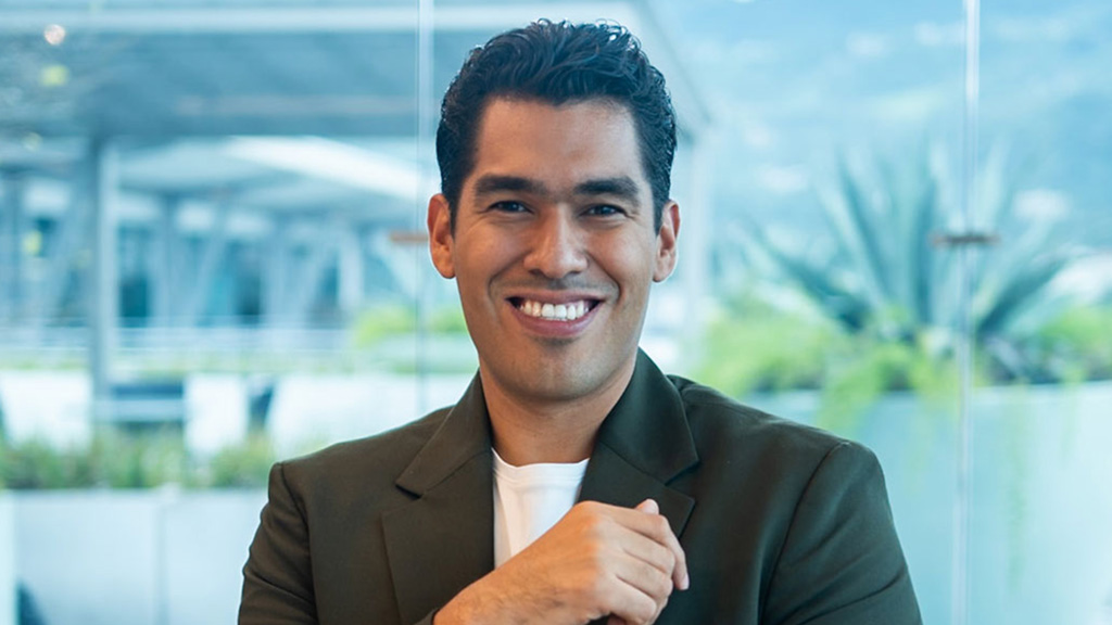 Mauricio Valenzuela headshot