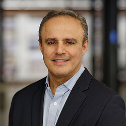 Joseph Lauro headshot