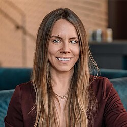 Heidi Hampton headshot